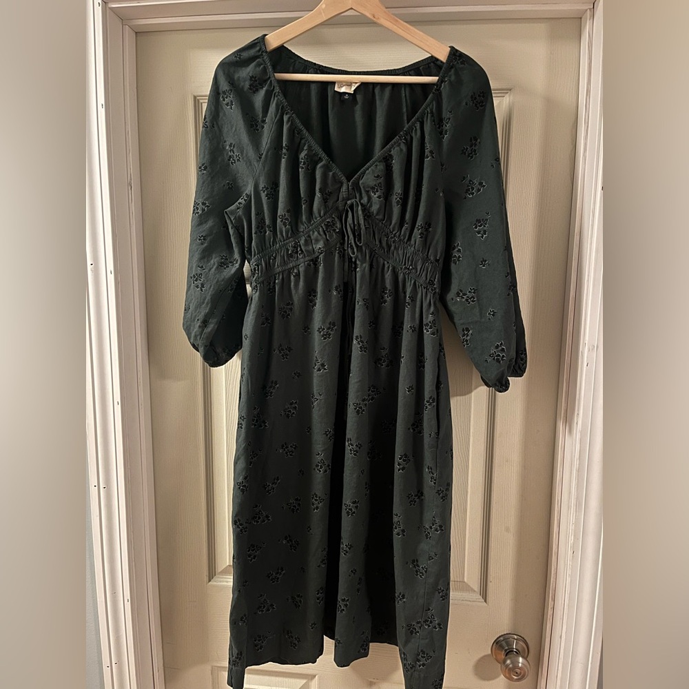 Women’s flowered dress Size M